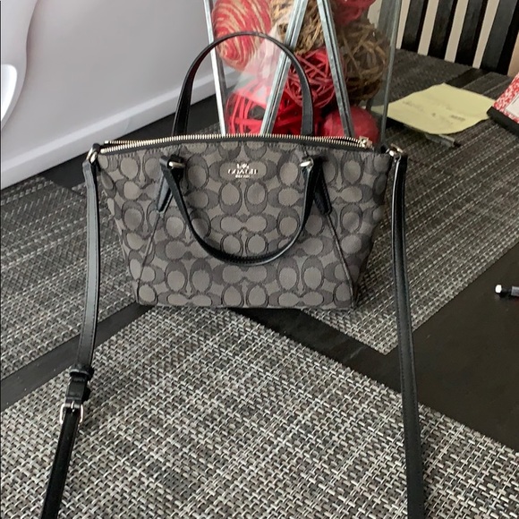 Coach purse - Picture 2 of 4